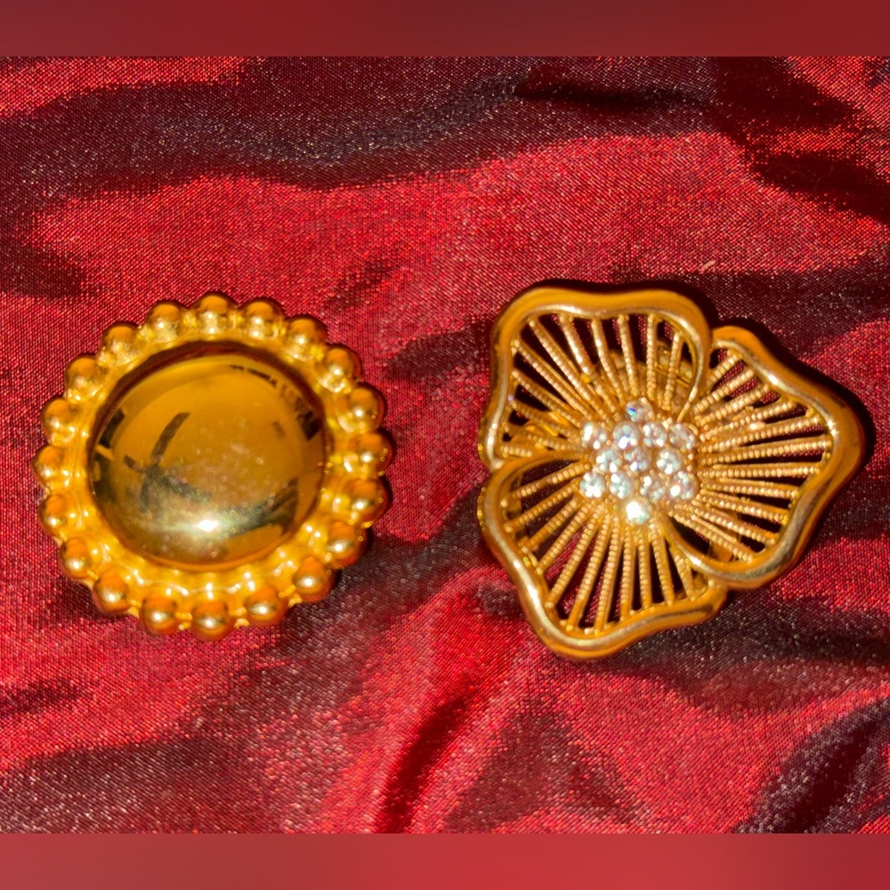 VTG 2 FOR 1 Elegant Gold and Crystal Scarf Clips